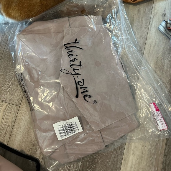 THIRTY-ONE | On Point Backpack in Stone Distressed Pebble - Picture 3 of 5